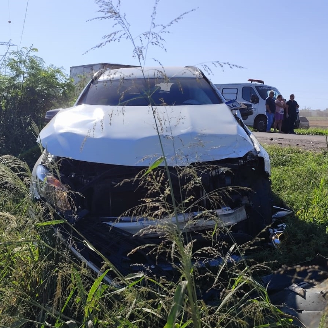 Pessoa fica ferida após sofrer acidente grave na rodovia de Floresta