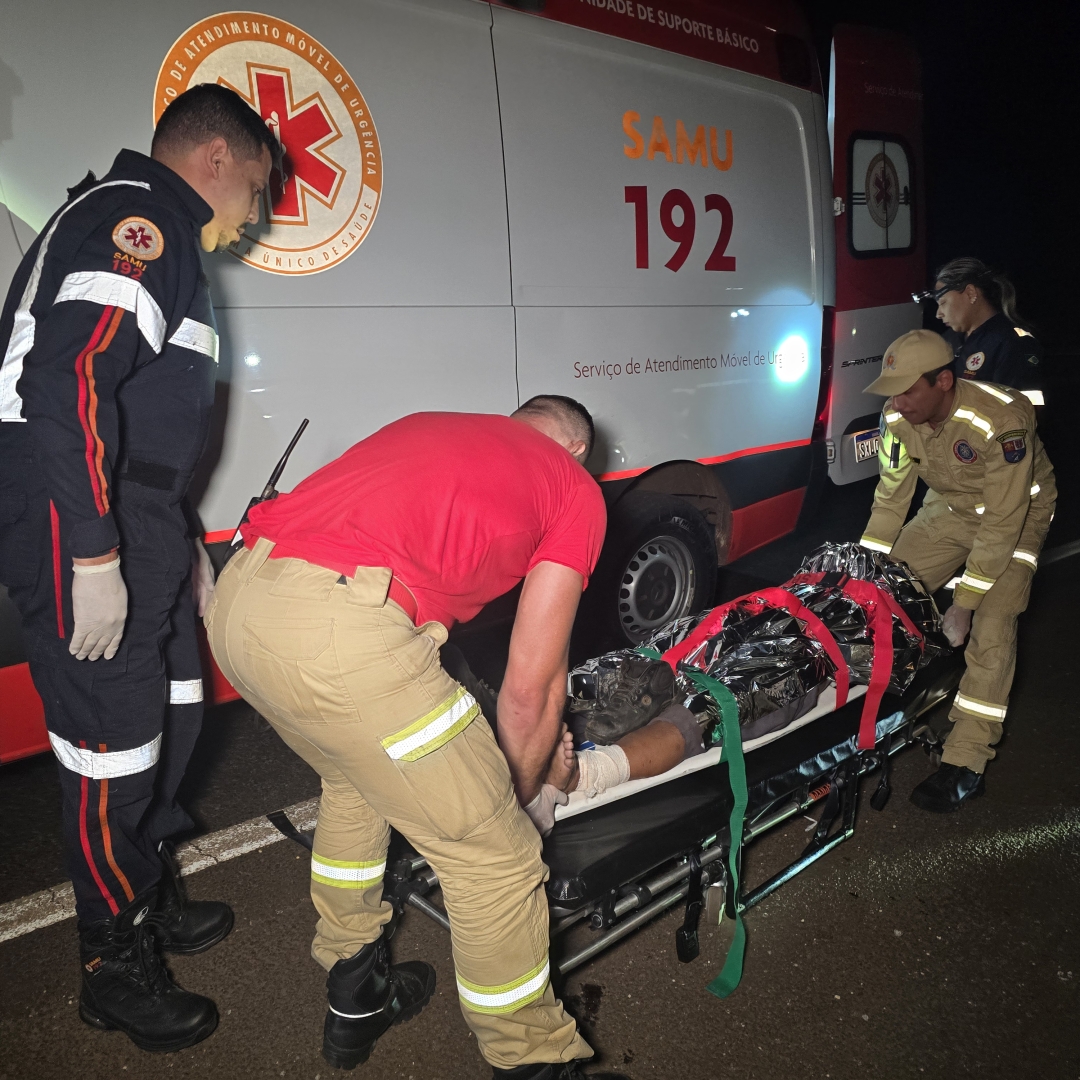 Homem se fere gravemente ao ser atropelado por carro na rodovia