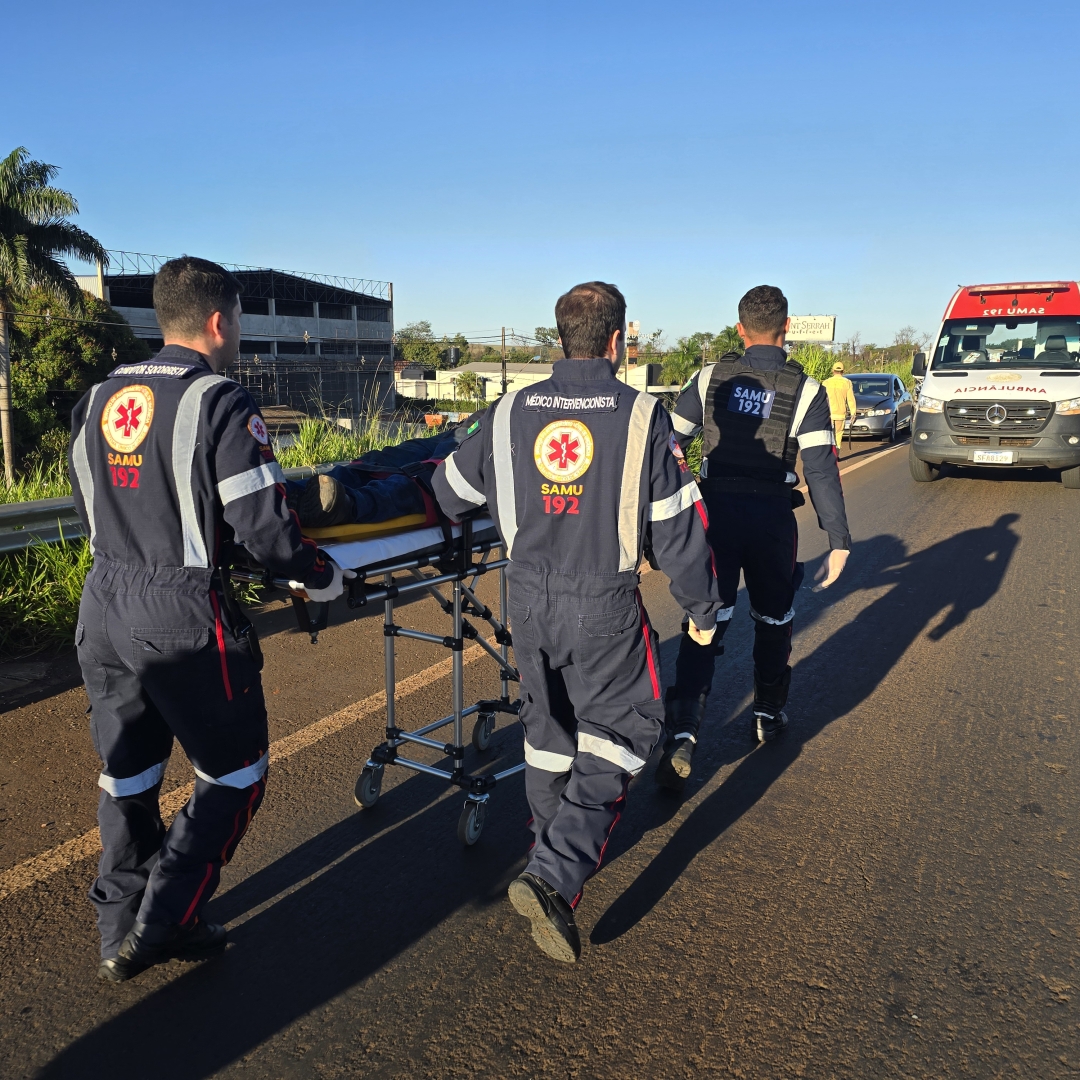 Dois homens sofrem acidente grave na rodovia PR-323 de Maringá