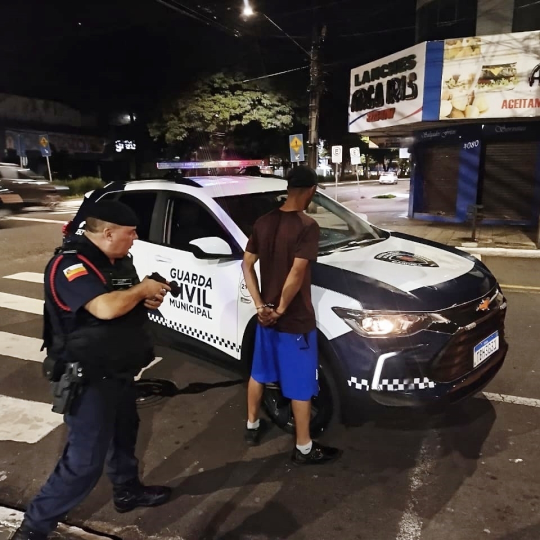 Guarda Civil Municipal prende foragido da justiça no centro de Maringá