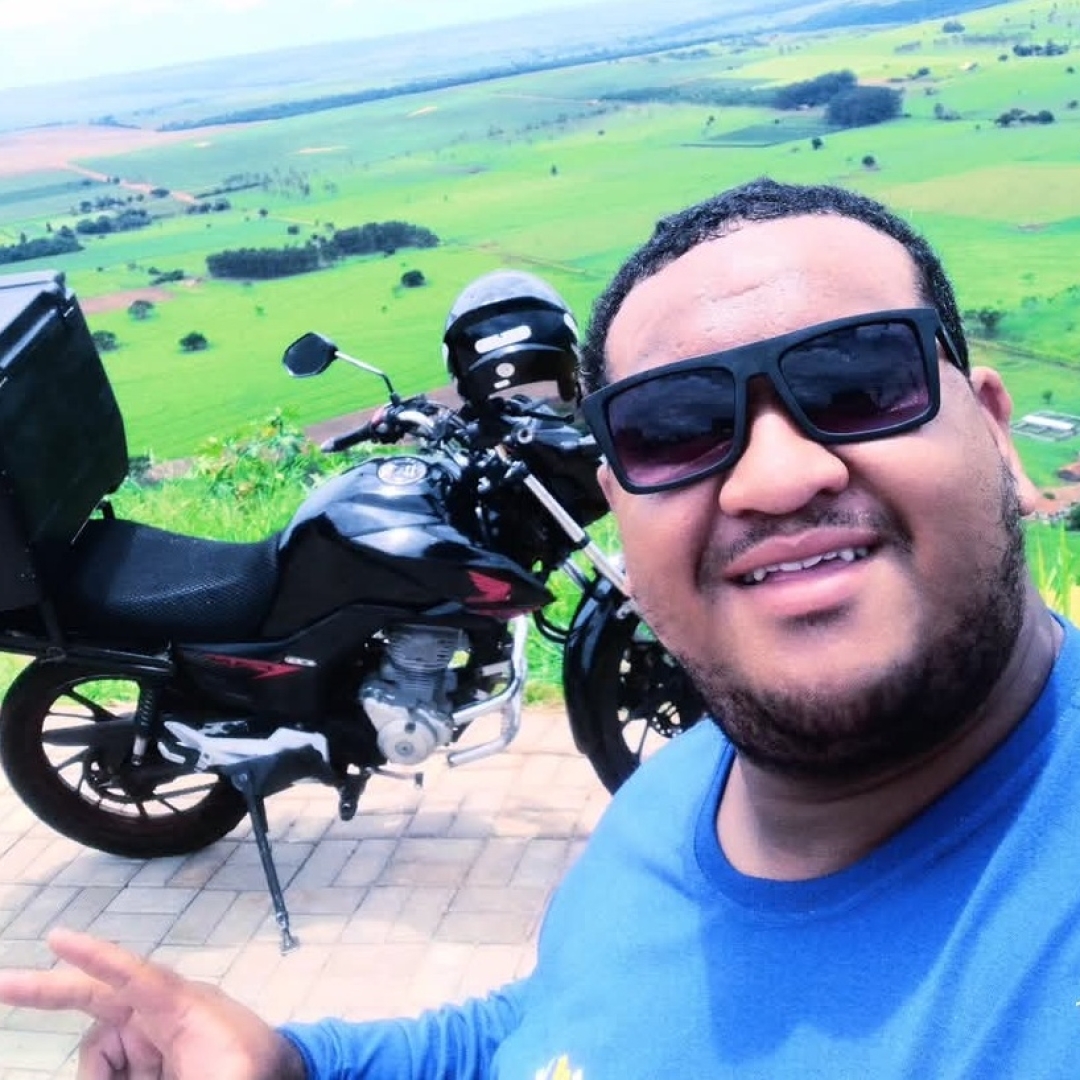 Motoboy de Sarandi amputa perna ao sofrer acidente na rodovia; esposa pede ajuda