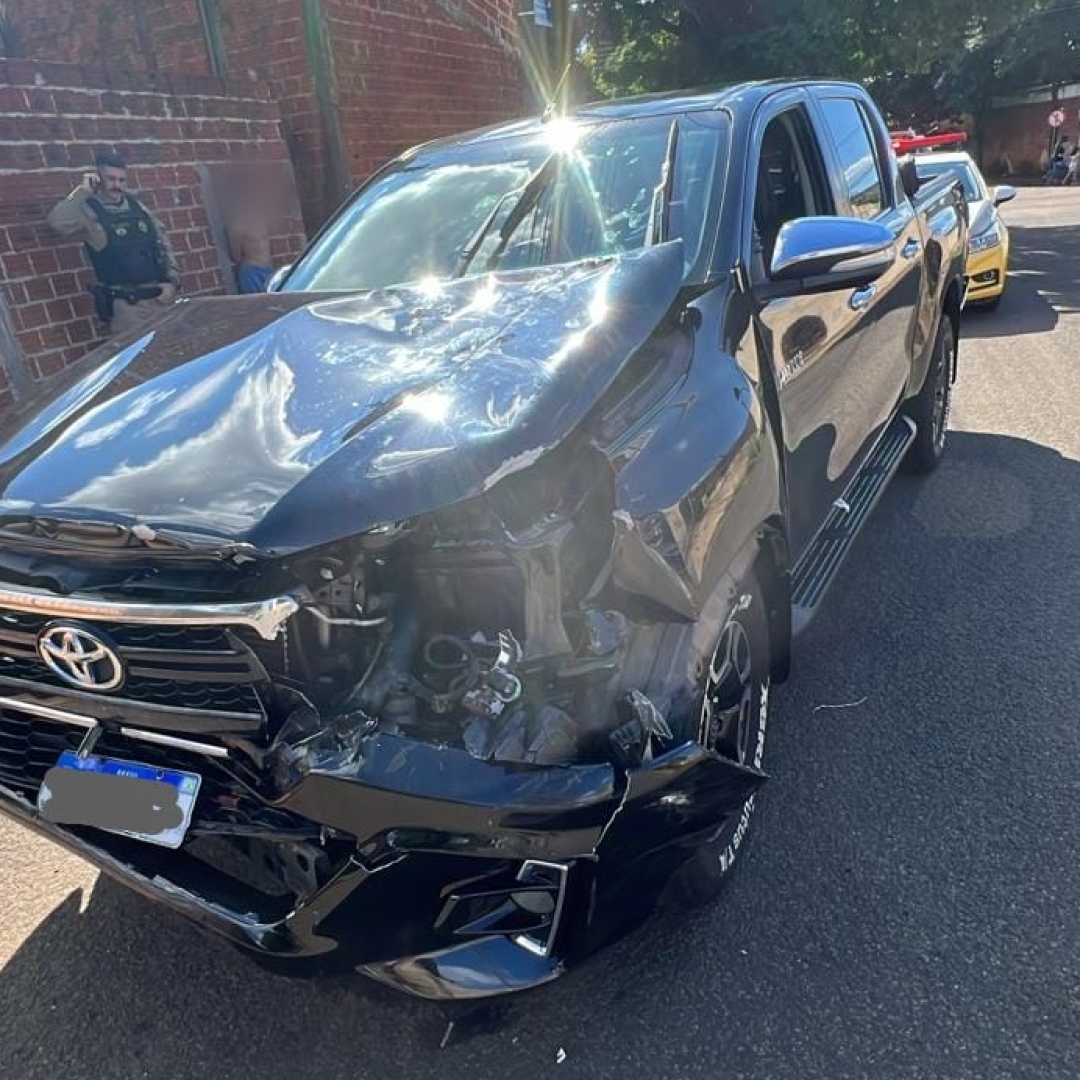 Ladrão de 16 anos se envolve em acidente com Hilux que tinha acabado de furtar em Maringá