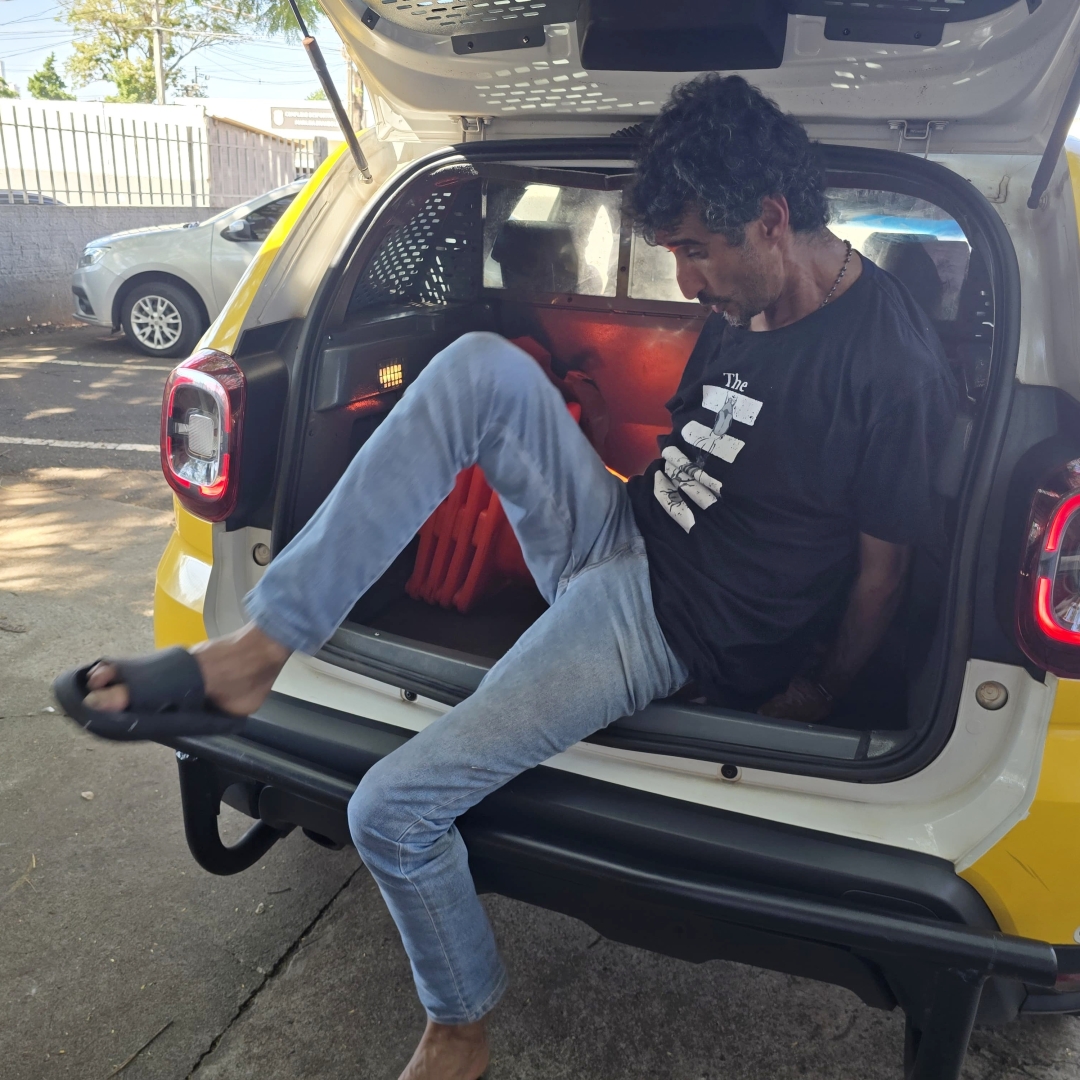 Traficante que foi preso dias atrás é novamente flagrado vendendo drogas no centro de Maringá