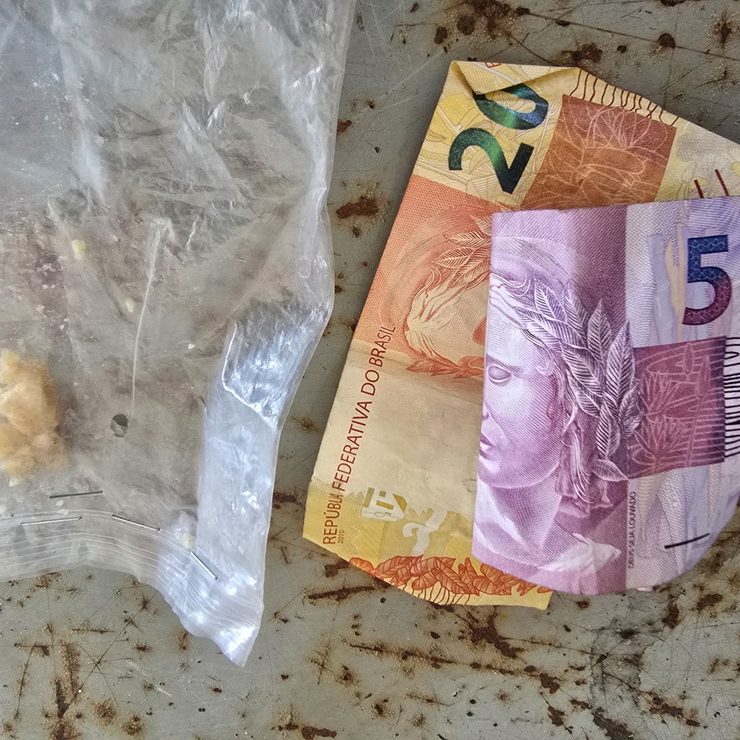 Traficante que foi preso dias atrás é novamente flagrado vendendo drogas no centro de Maringá