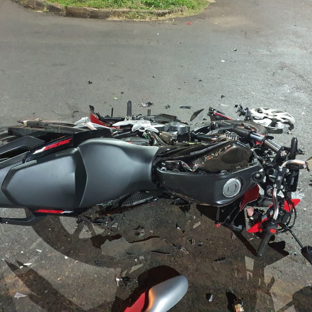 Jovem é internado na UTI após motorista provocar acidente e fugir do local