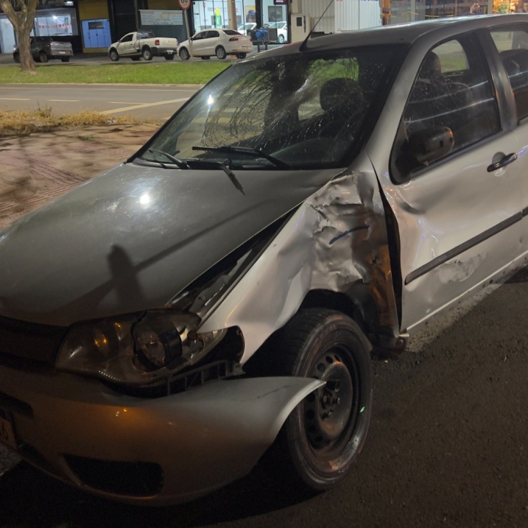 Jovem é internado na UTI após motorista provocar acidente e fugir do local