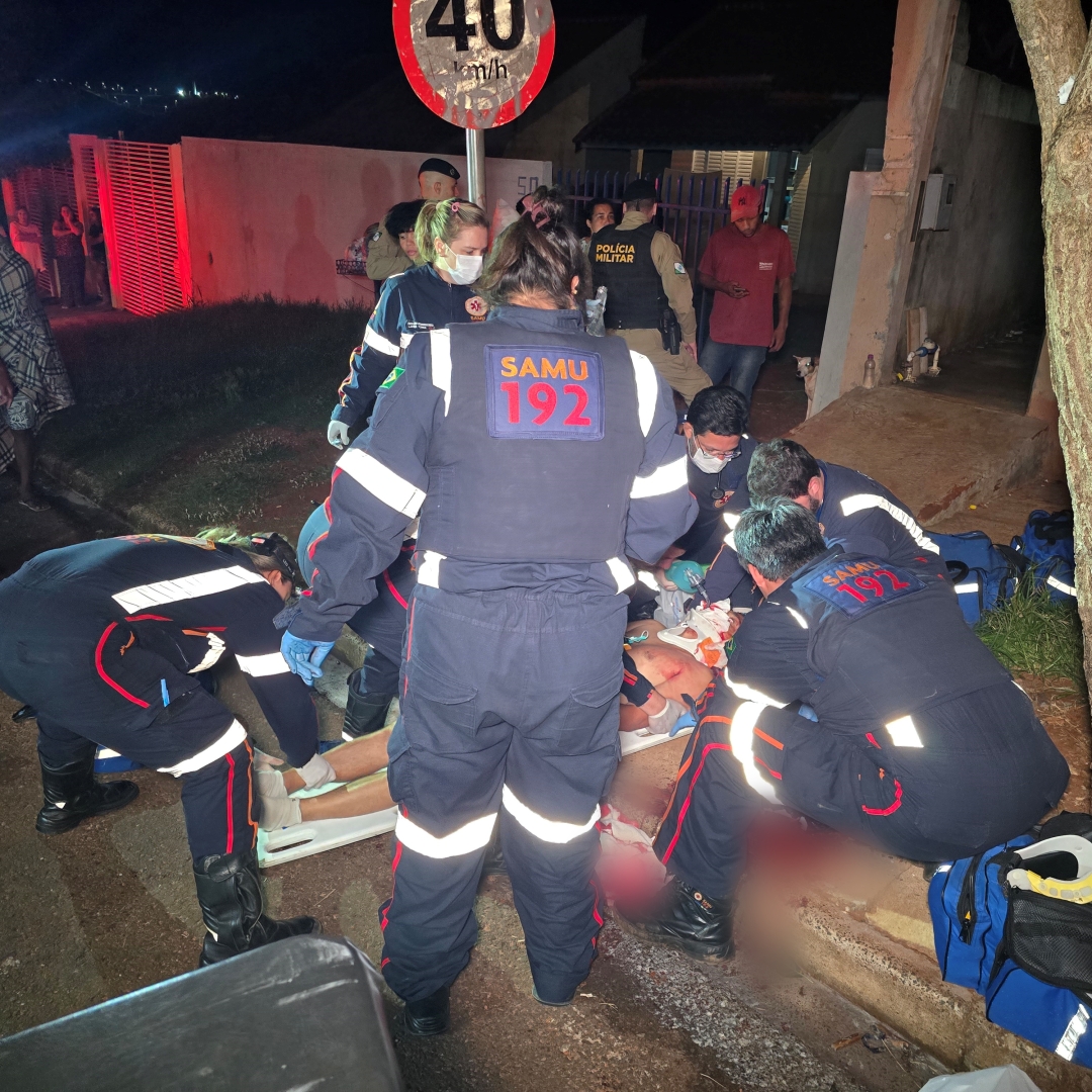 Rapaz é ferido a tiros na frente da casa da namorada em Maringá