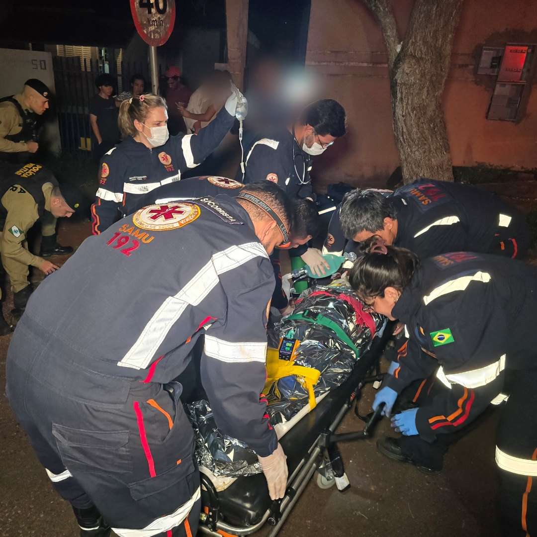 Rapaz é ferido a tiros na frente da casa da namorada em Maringá