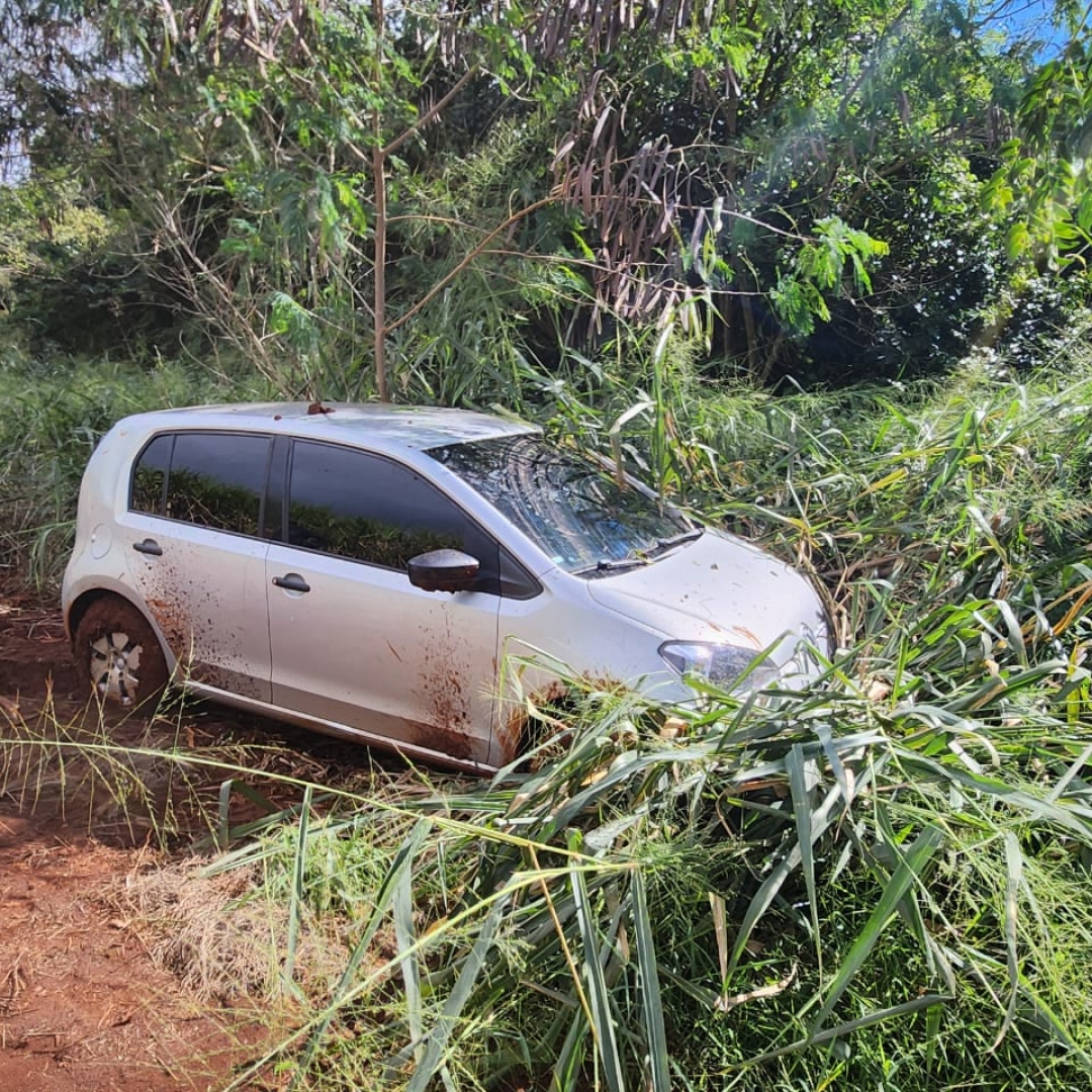 Carro de motorista de aplicativo que foi tomado de assalto é localizado