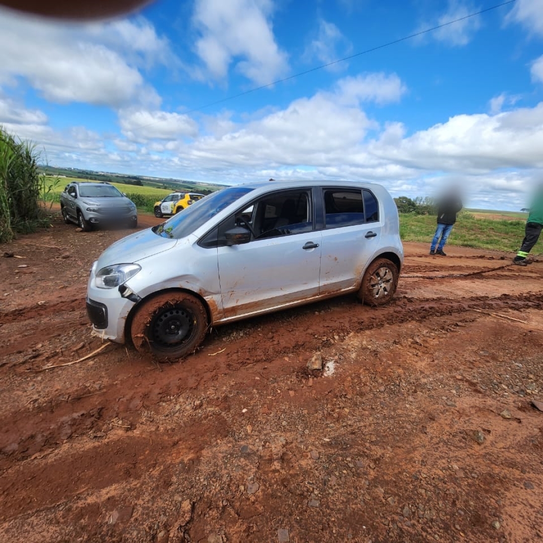 Carro de motorista de aplicativo que foi tomado de assalto é localizado