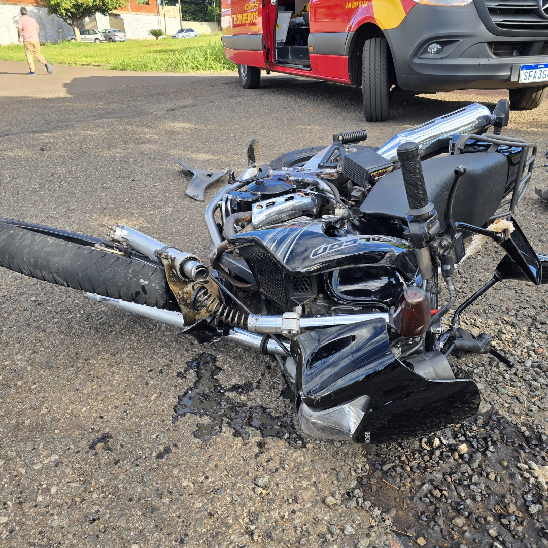 Homem de 55 anos que sofreu acidente de moto no domingo morre no hospital