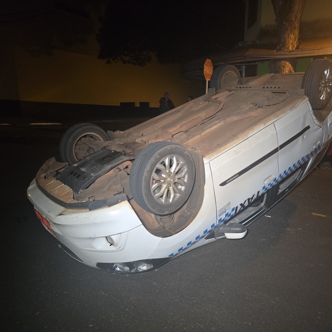 Taxista de Foz do Iguaçu causa acidente na cidade de Maringá