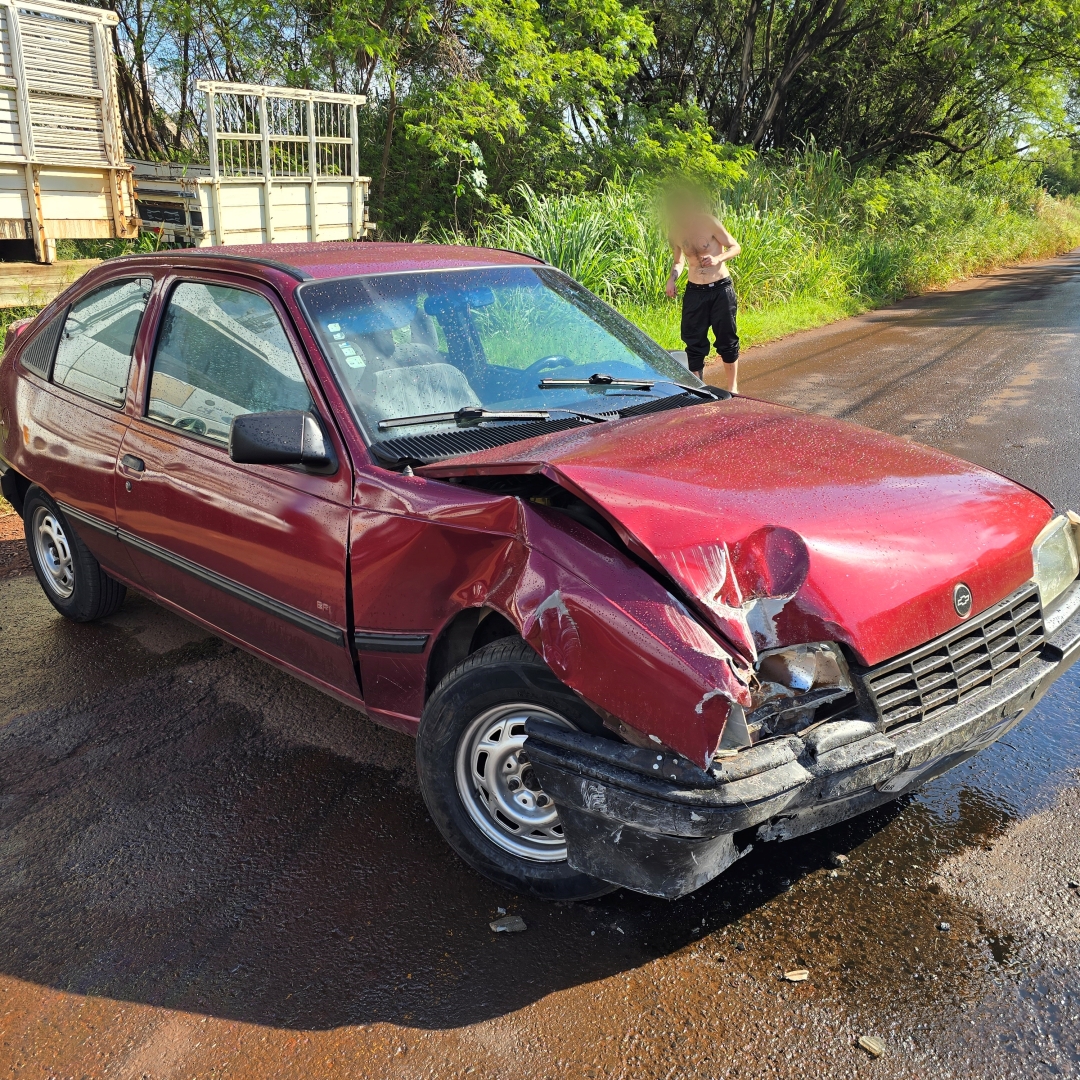 Motorista com suspeita de estar drogado se envolve em acidente em Maringá