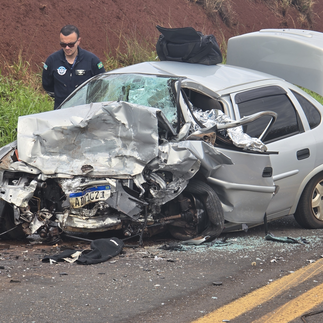 Batida frontal deixa dois mortos na rodovia PR-317