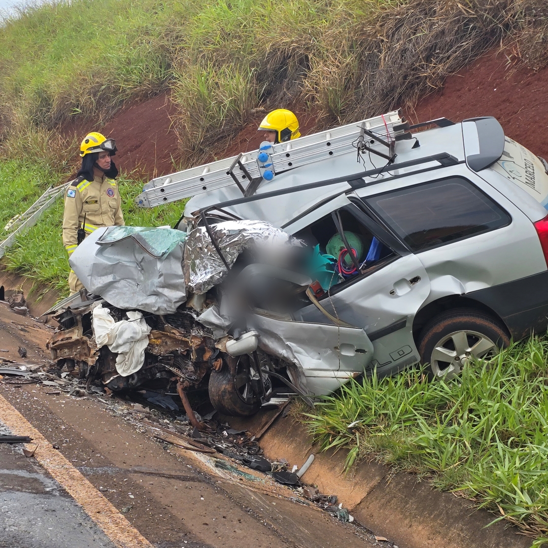 Batida frontal deixa dois mortos na rodovia PR-317