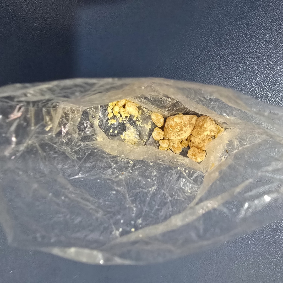 Homem com tornozeleira desligada é preso com crack no centro de Maringá
