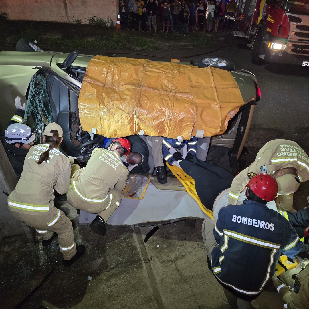 Mulher com caminhonete invade preferencial e causa acidente gravíssimo em Maringá