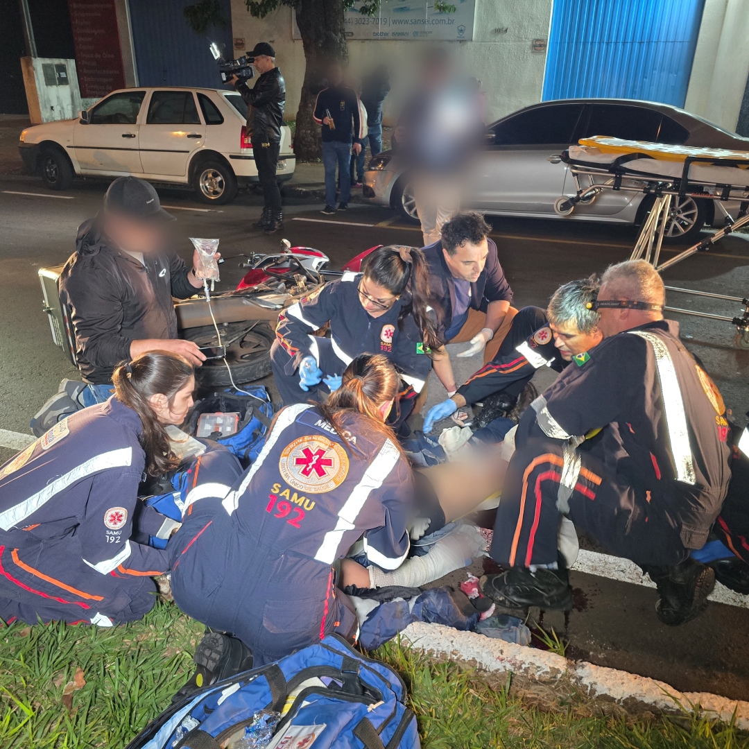 Motoboy fica gravemente ferido após motorista invadir preferencial em Maringá