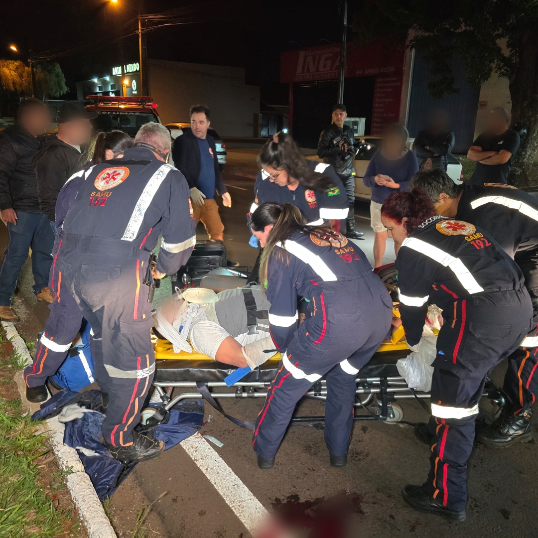 Motoboy fica gravemente ferido após motorista invadir preferencial em Maringá