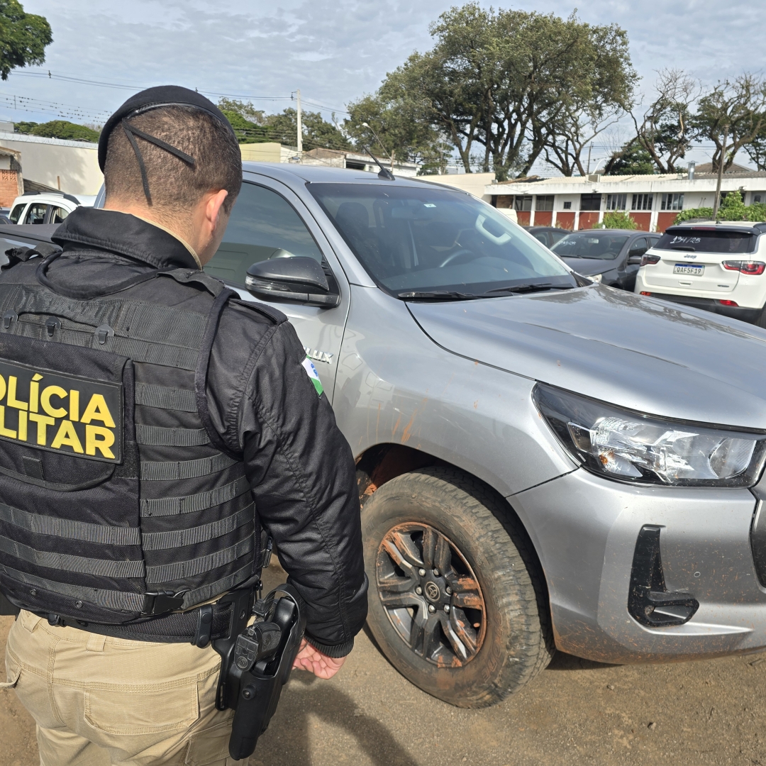 Caminhonete de luxo furtada no Estado de São Paulo é recuperada pela Polícia Militar de Maringá