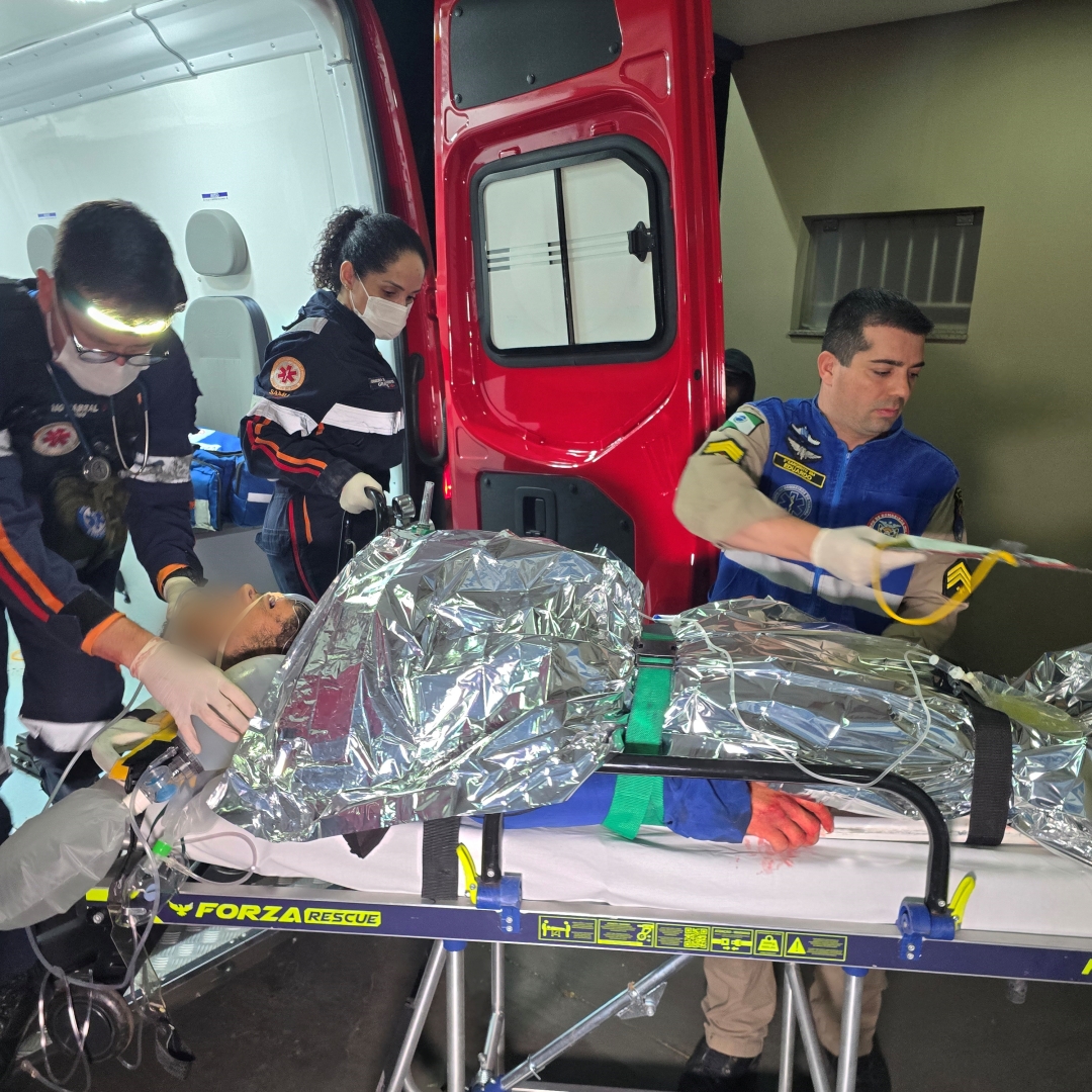 Rapaz baleado por policiais militares durante tentativa de abordagem morre no hospital