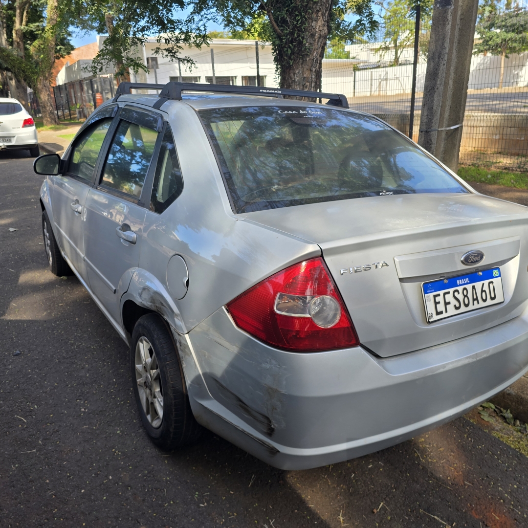 Motorista passa mal e bate em outro veículo na zona 4, em Maringá