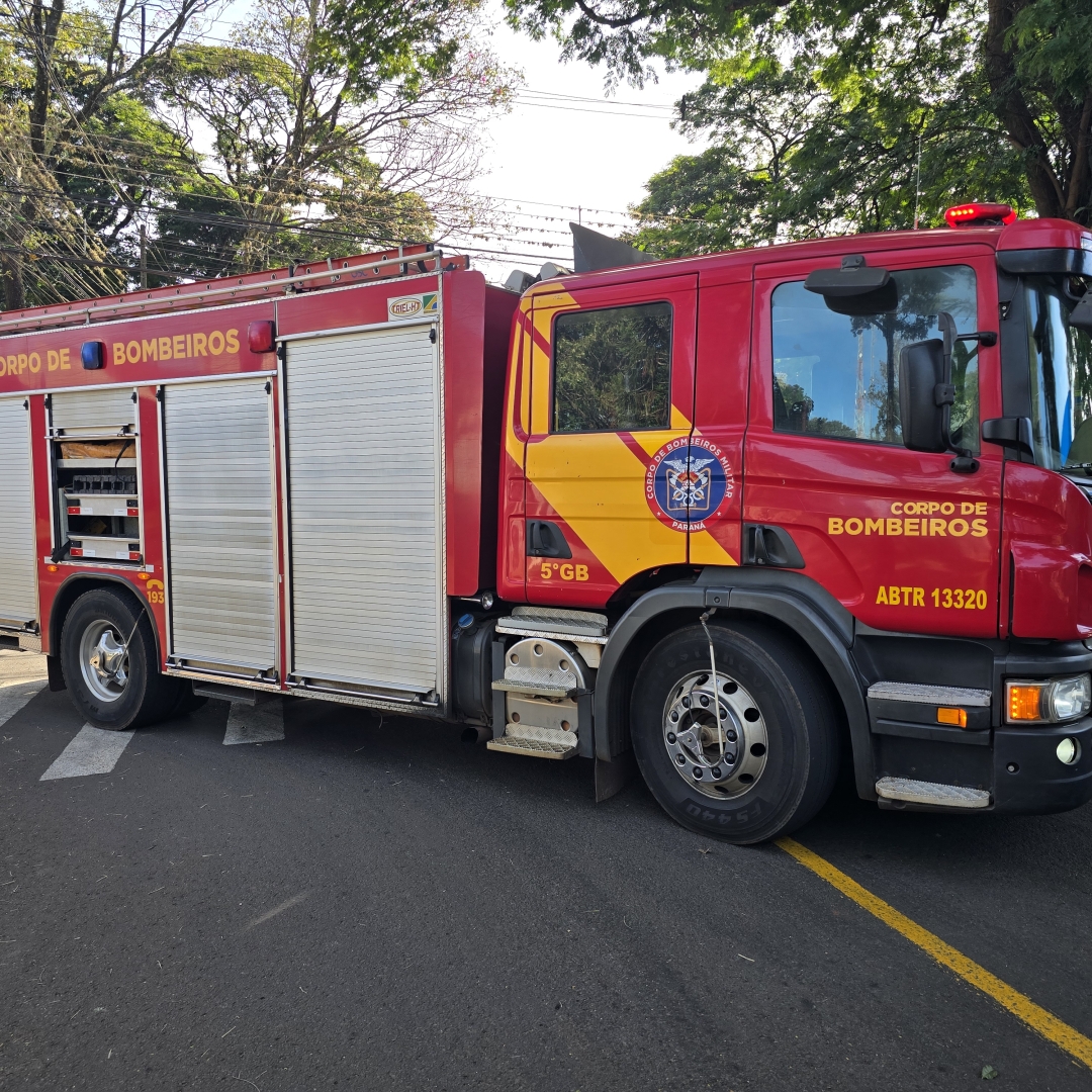 Motorista passa mal e bate em outro veículo na zona 4, em Maringá