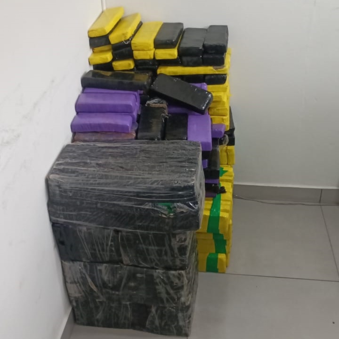 PRF apreende quase 300 quilos de maconha em Mandaguaçu
