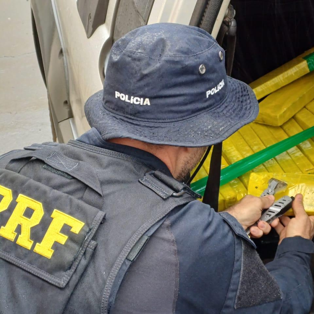 PRF apreende quase 300 quilos de maconha em Mandaguaçu