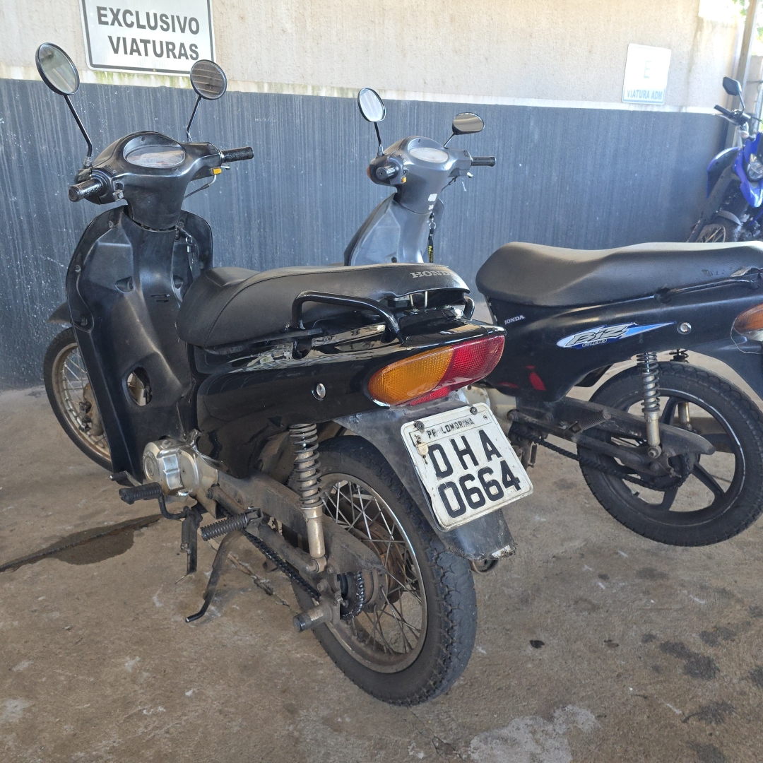 Motos furtadas com as mesmas placas são recuperadas por agentes de trânsito