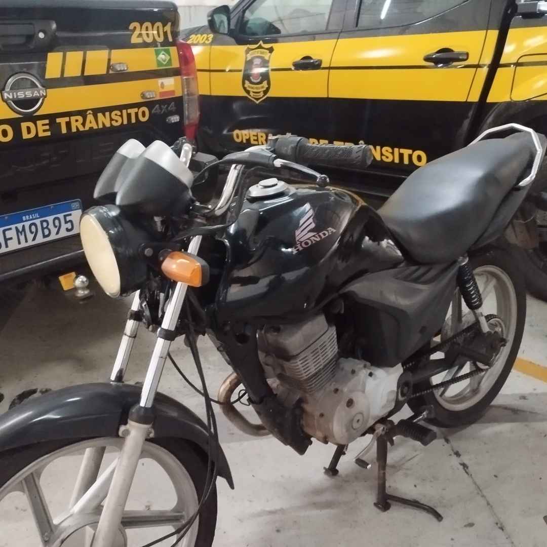 Motociclista foge na contramão e tem sua moto apreendida pela Semob
