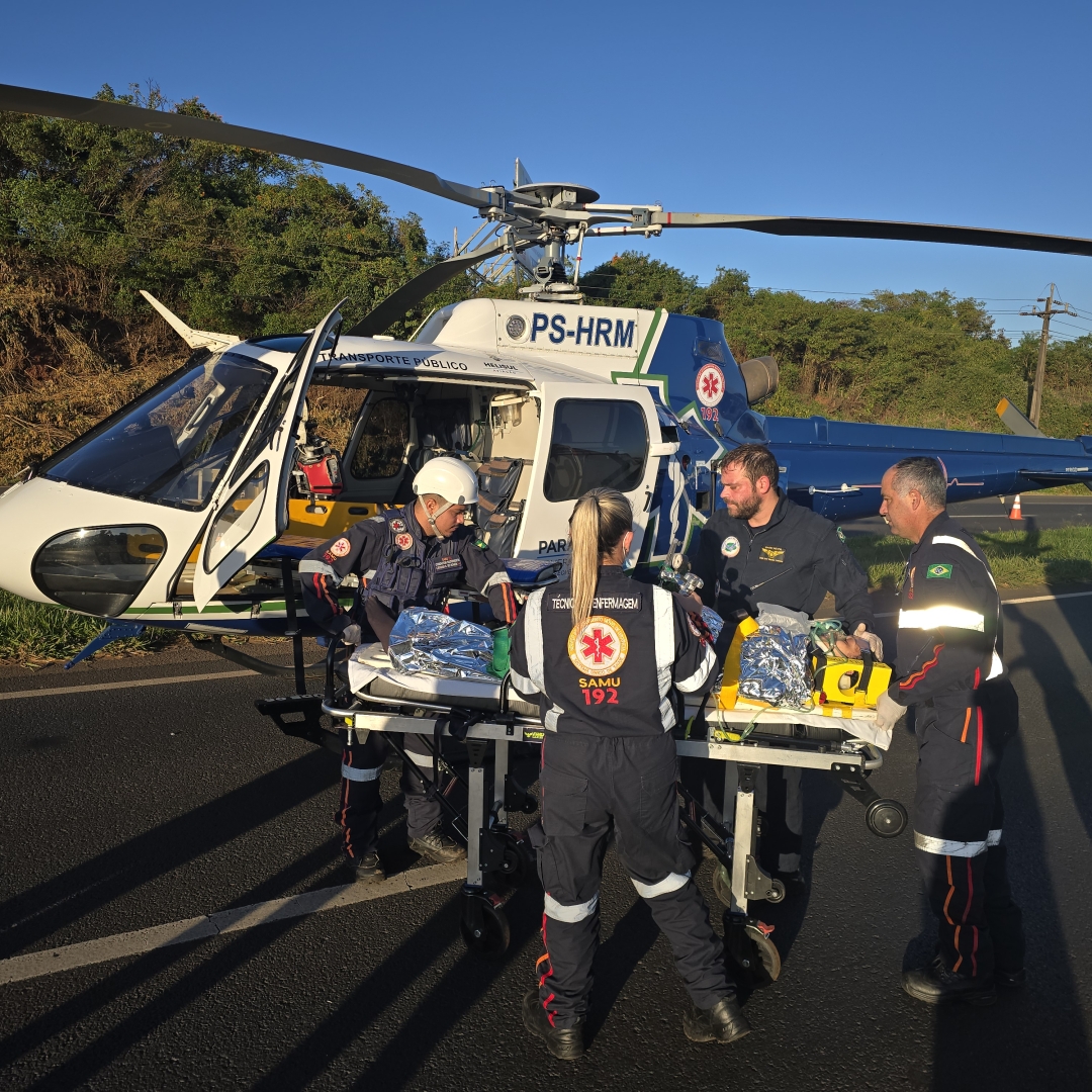 Mulher de 22 anos é resgatada por socorristas após capotar carro na rodovia de Mandaguaçu