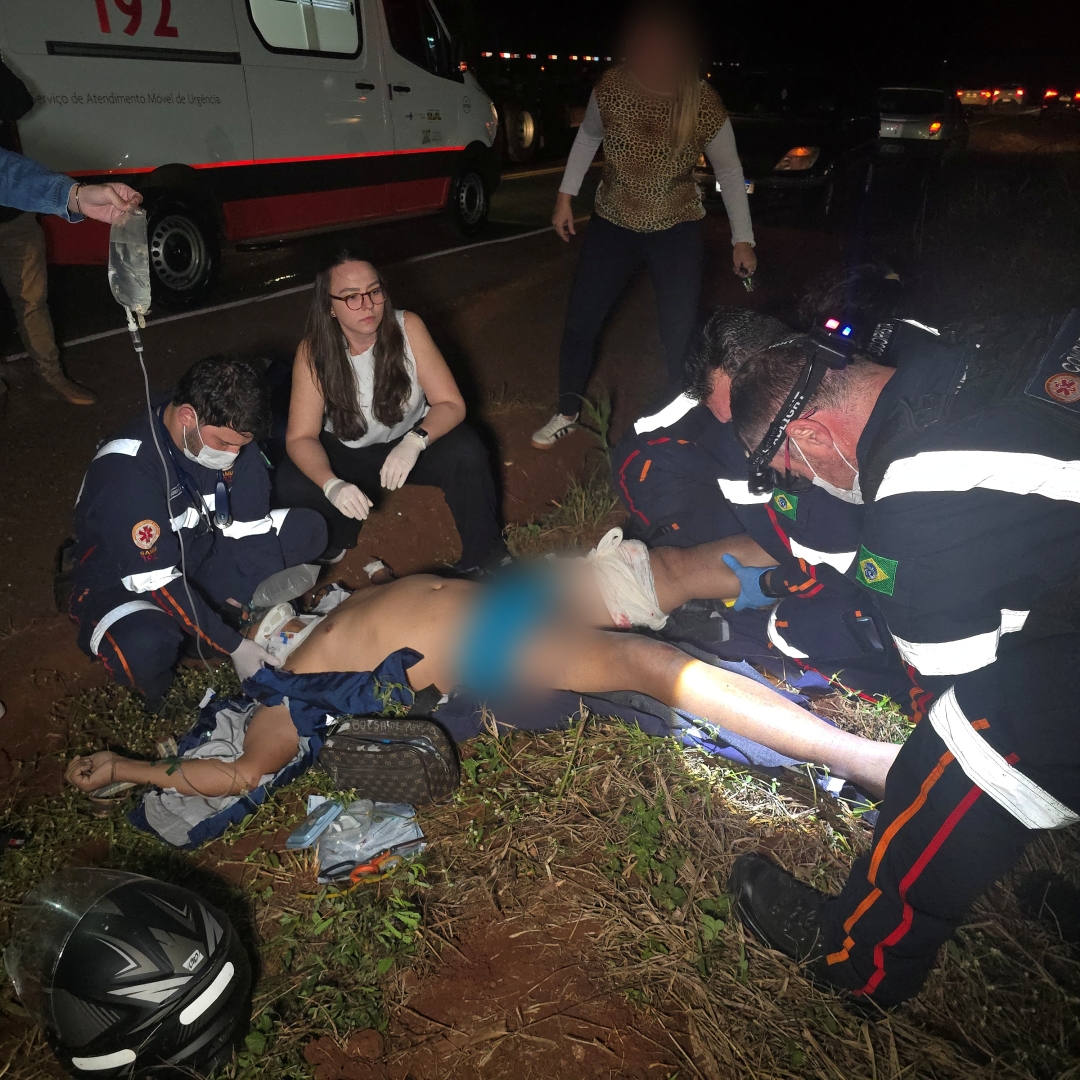 Motociclista de 47 anos fica em estado grave após motorista colidir de frente na rodovia PR-317