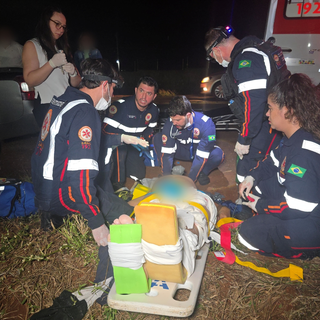 Motociclista de 47 anos fica em estado grave após motorista colidir de frente na rodovia PR-317
