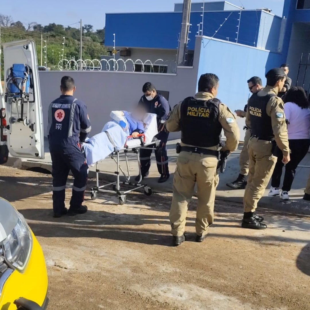 Mulher sofre ferimentos graves ao ser atacada por cachorro da raça pit bull em Sarandi