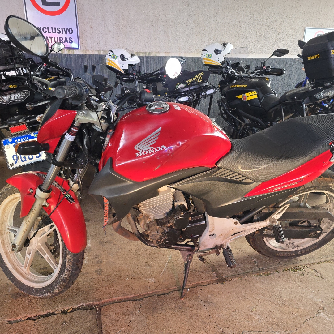 Vigilante que fugiu de agentes de trânsito com moto adulterada é preso em Maringá