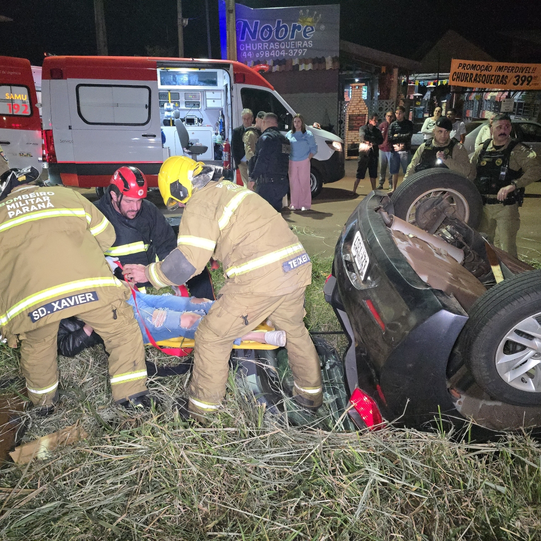 Duas pessoas ficam feridas após carro capotar na rodovia de Sarandi