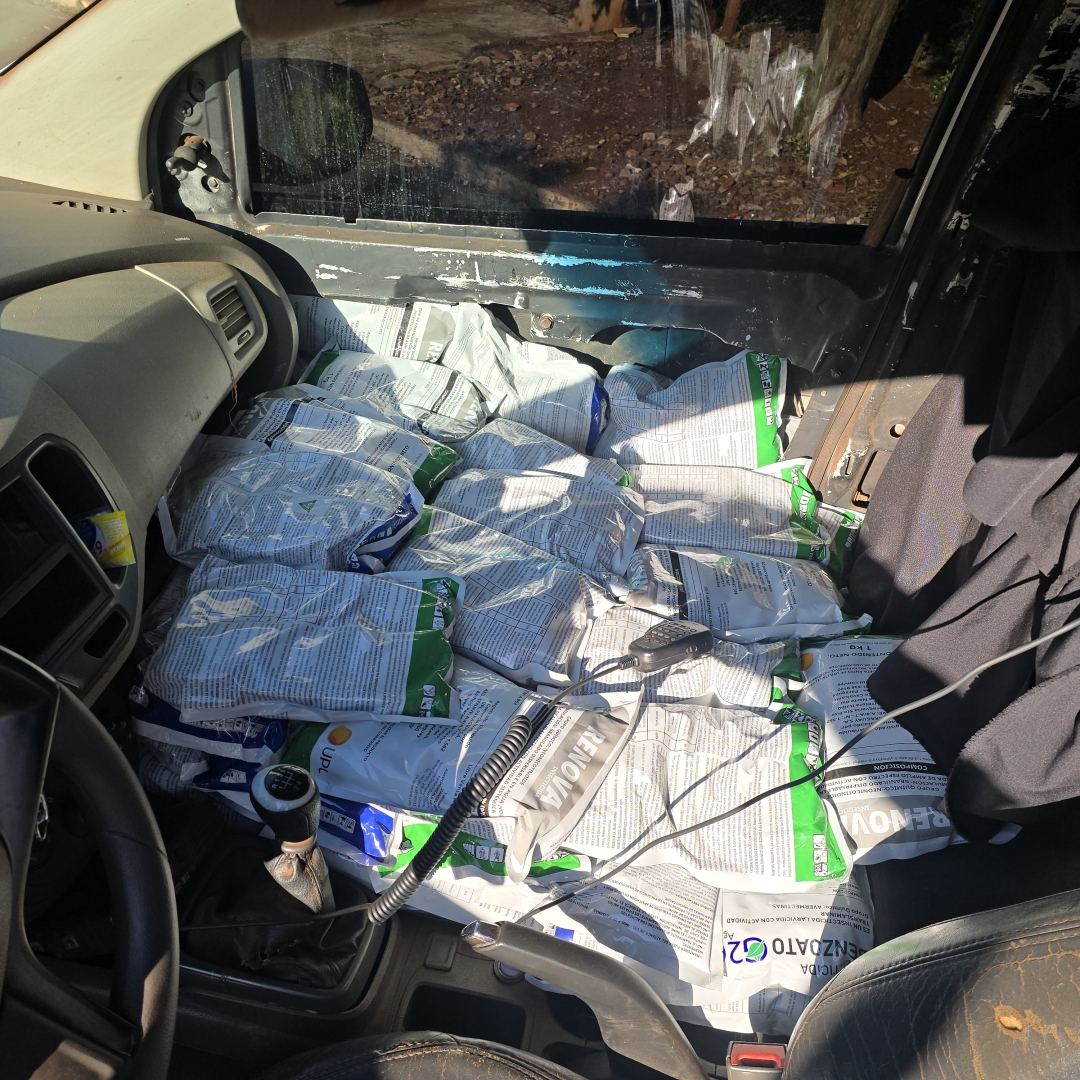 PRF apreende carro lotado de cigarros contrabandeados e agrotóxicos 