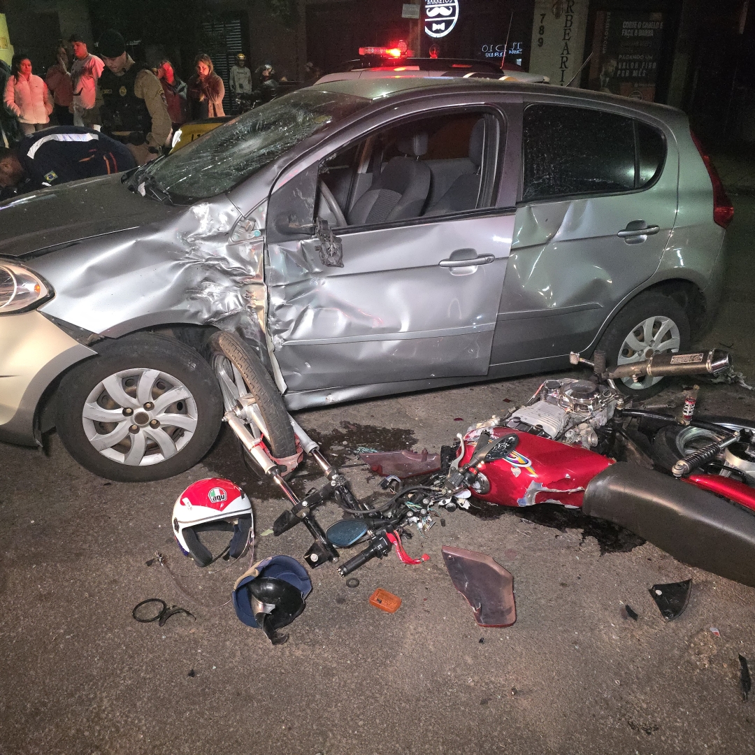 Motorista invade preferencial e provoca acidente gravíssimo em adolescente de 16 anos