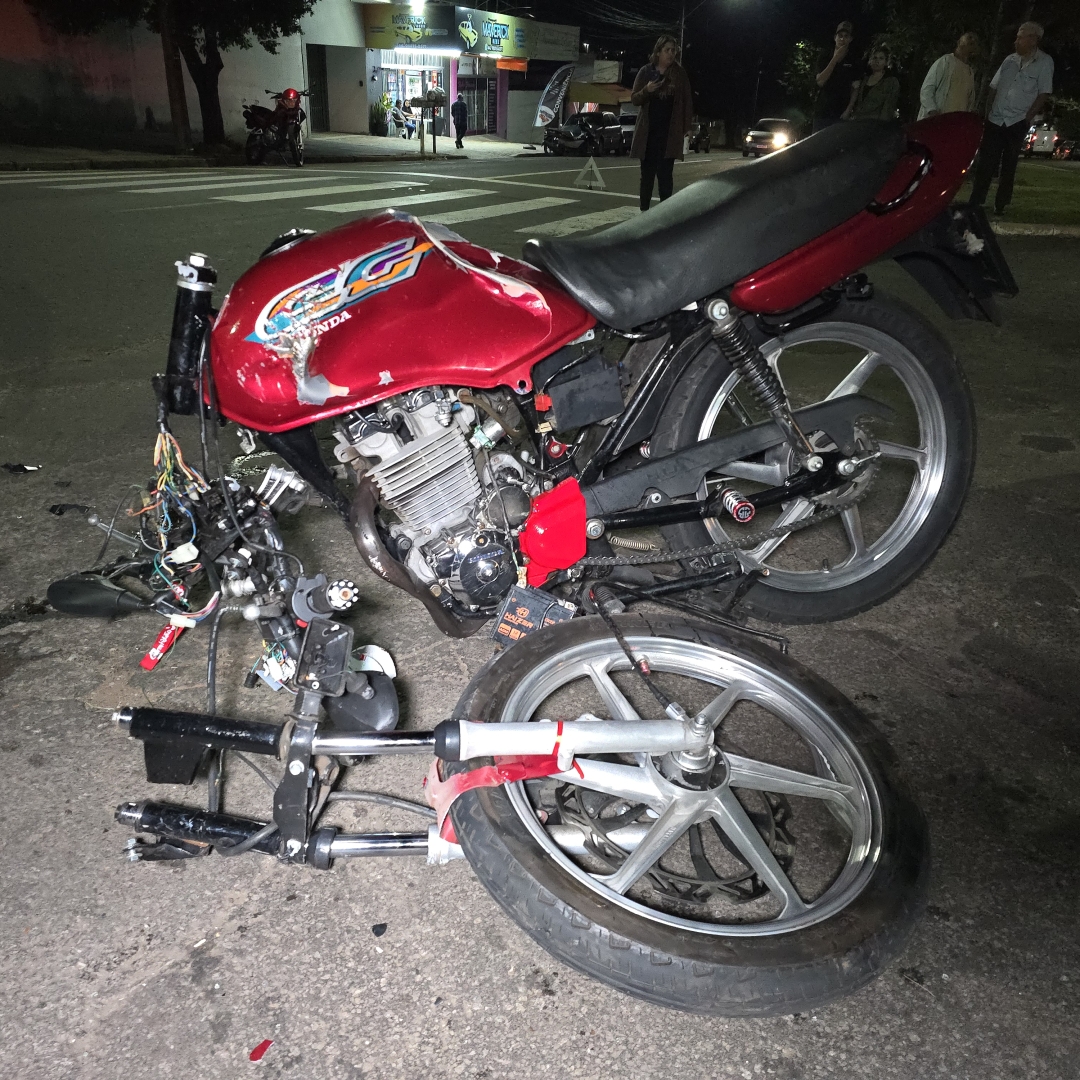 Motorista invade preferencial e provoca acidente gravíssimo em adolescente de 16 anos