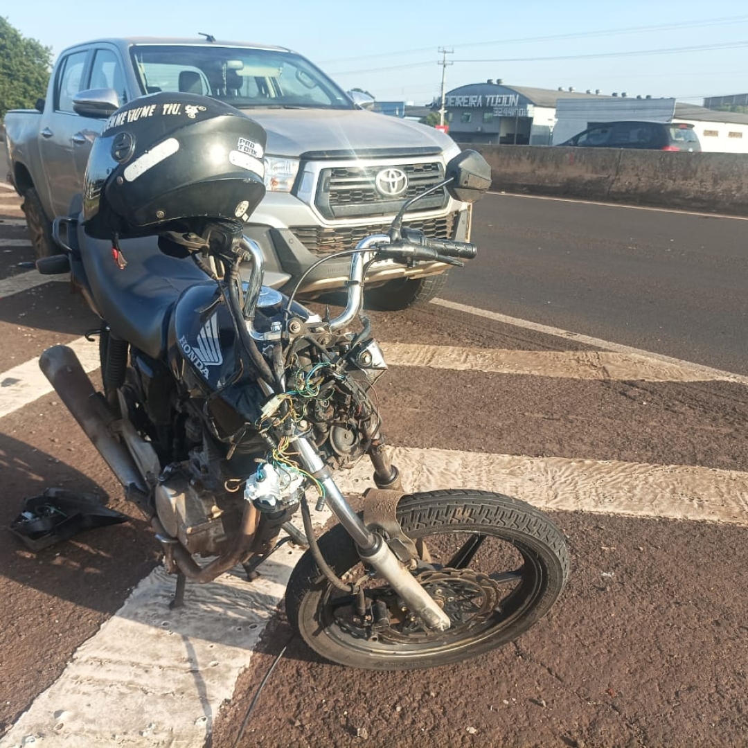 Morador de Paiçandu é intubado após colidir moto na traseira de caminhonete