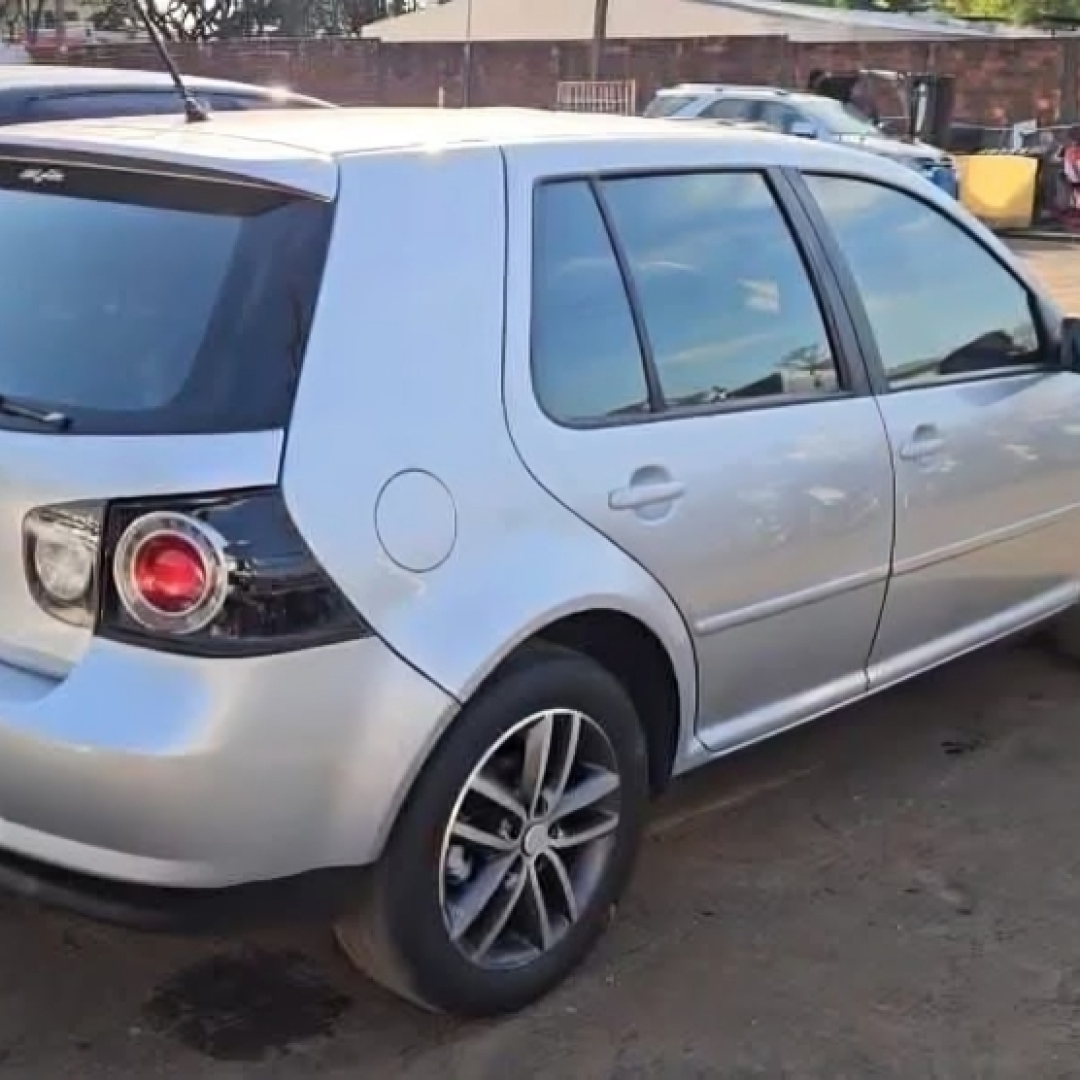 Carro furtado de pátio da PM é encontrado circulando em Maringá