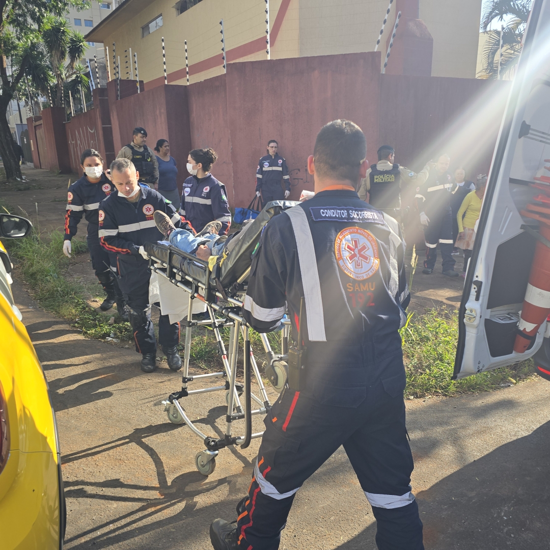 Homem fica ferido por faca após entrar em luta corporal com o próprio tio