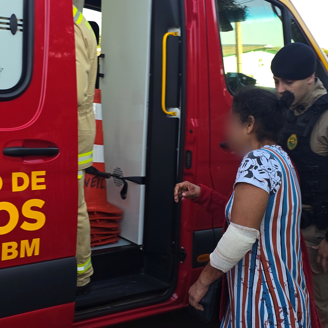 Ex-marido invade casa e desfere facada na mulher na frente dos filhos