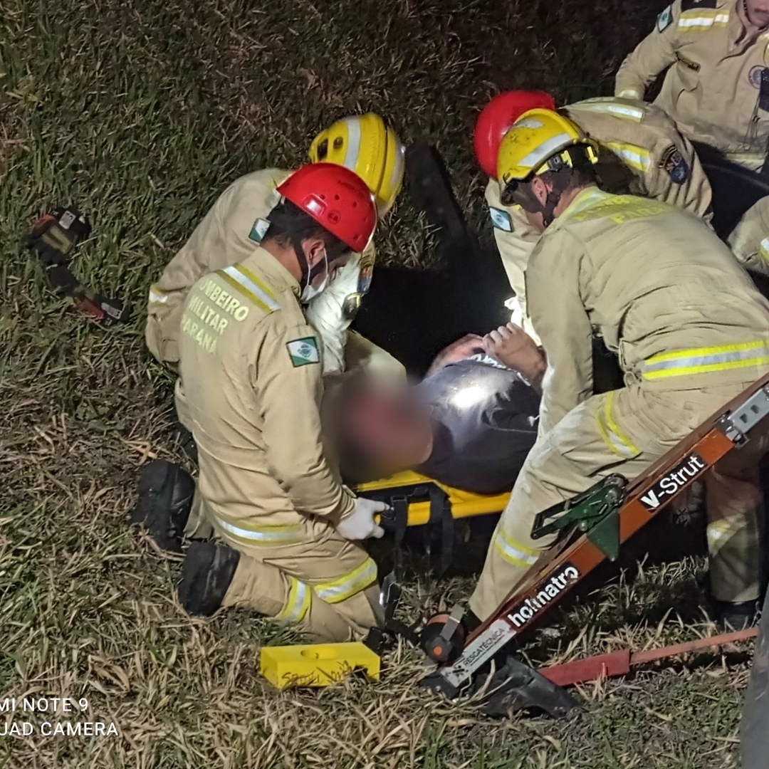 Pai e filha sofrem acidente grave na rodovia de Floresta