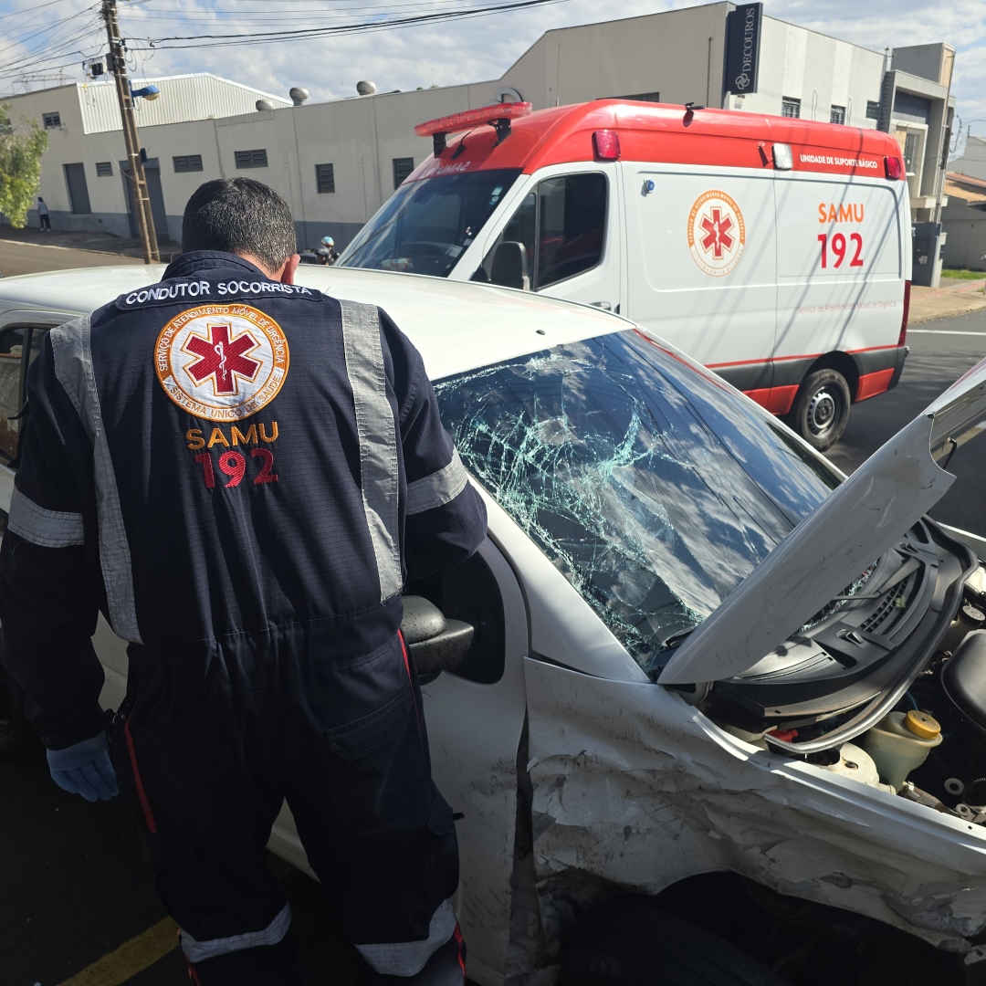 Motorista invade preferencial e causa acidente grave no Jardim Ipanema