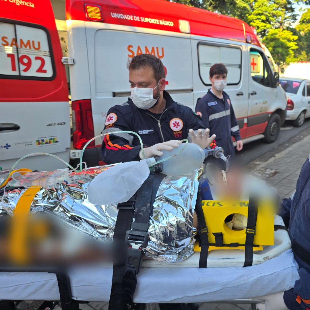 Motociclista de 18 anos é intubado ao sofrer acidente gravíssimo na zona 7