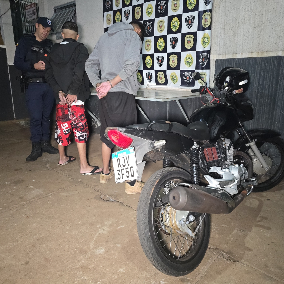 Moradores de Mandaguaçu são presos em Maringá com pistola e moto furtada