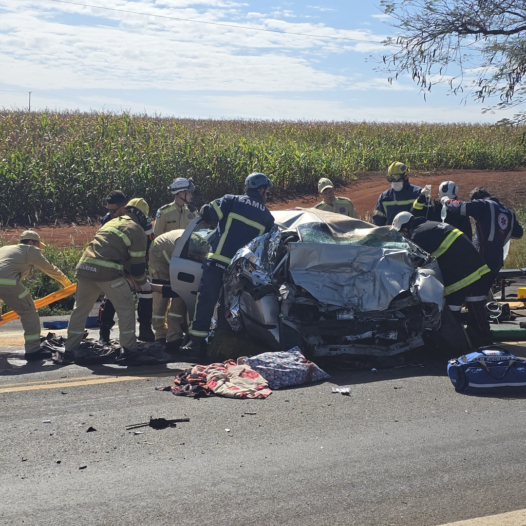Duas pessoas morrem de acidente na rodovia de Doutor Camargo