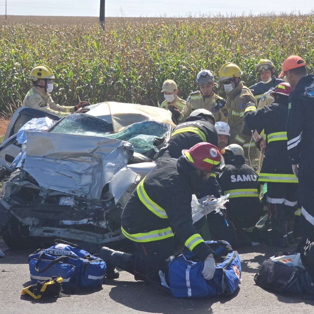 Duas pessoas morrem de acidente na rodovia de Doutor Camargo